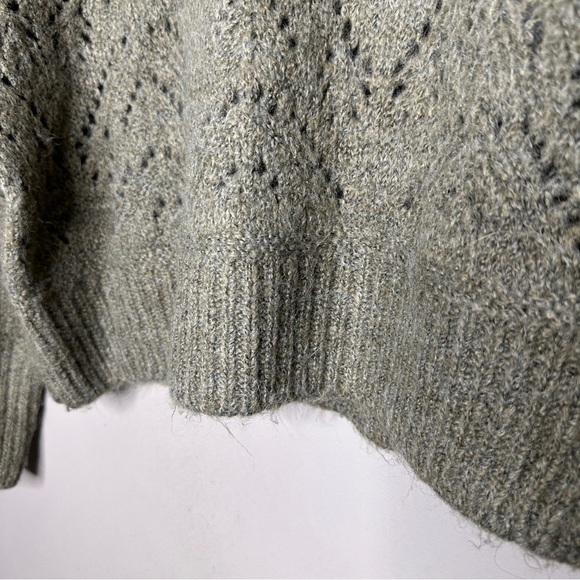 Old navy loose knit crew neck sweater - Picture 6 of 7